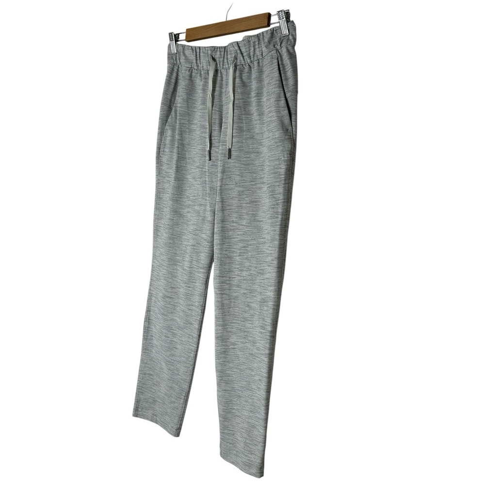 Lululemon On The Fly Crop Wee Are‎ From Space Pants Women Size 4 Gray Atheisure - Picture 8 of 9